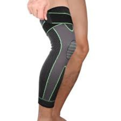 KNEE BRACE WITH ADJUSTABLE STRAPS